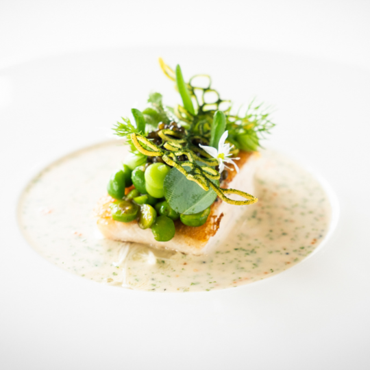 Filet de truite, sublimé d'asperges et petits pois de Lars Van Galen